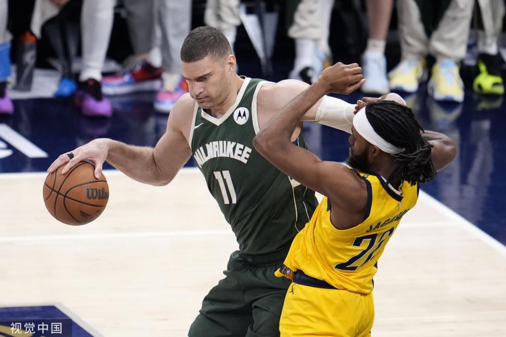 两队中场的 两队中场的