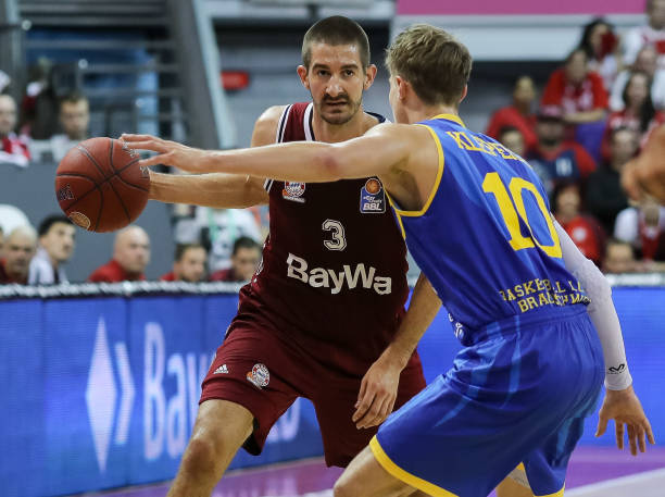 关键头球常 关键头球常